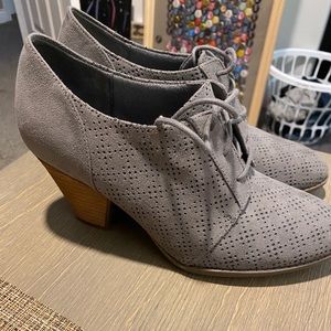 Dr Scholls lace up gray heels